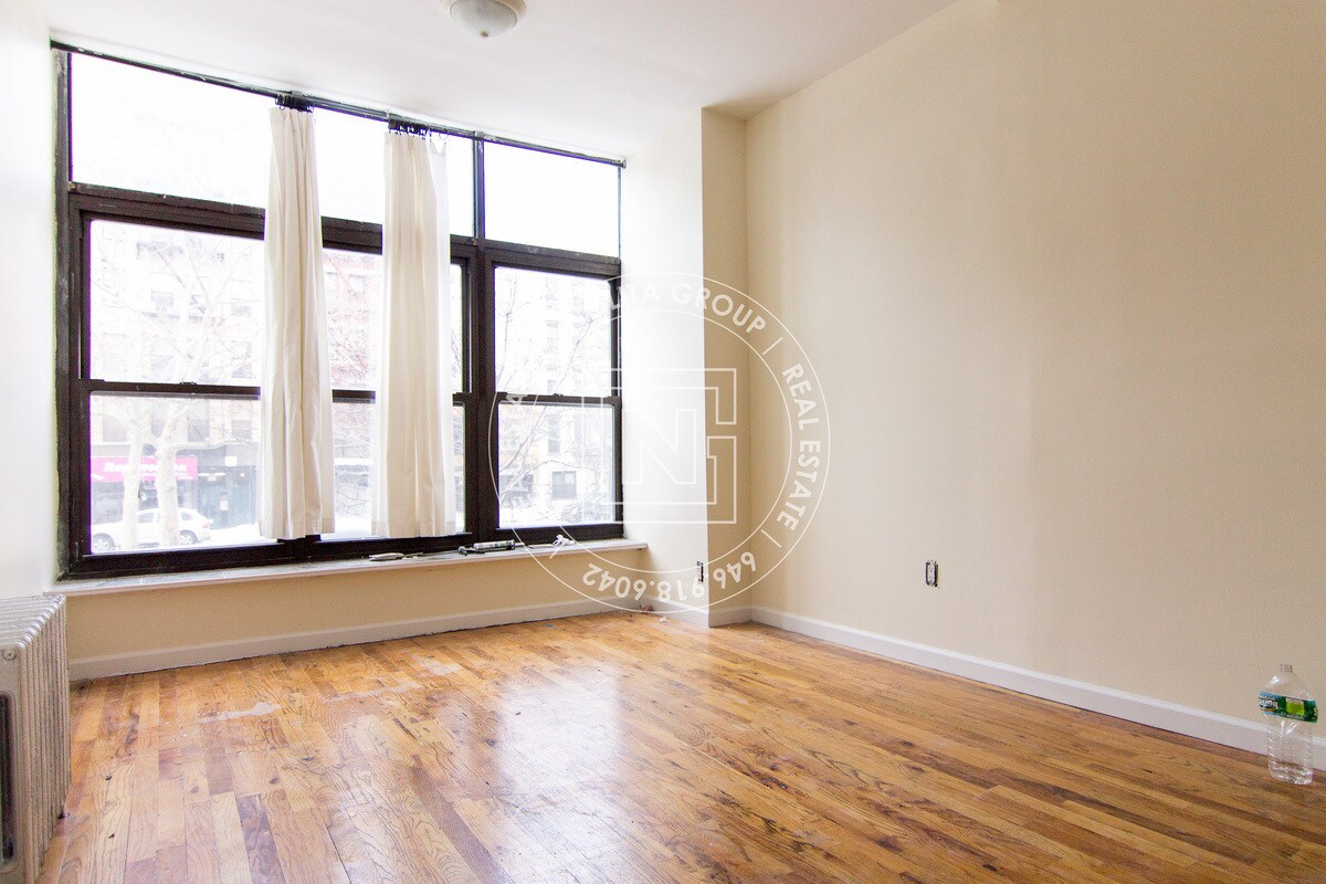 Primary Photo - 160 Allen St