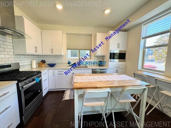 Foto del edificio - Fully Furnished 1-Bedroom Condo for Rent i...