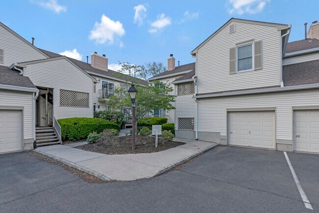 Foto del edificio - 24 Spring Valley Blvd