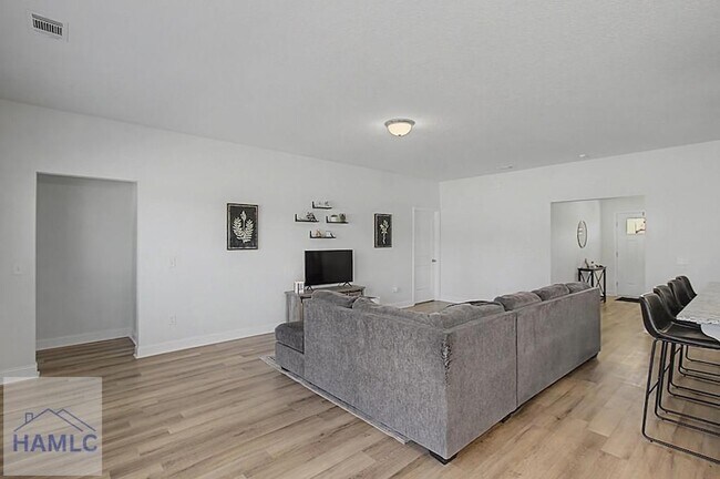 Foto del edificio - 413 Mcclelland Lp NE