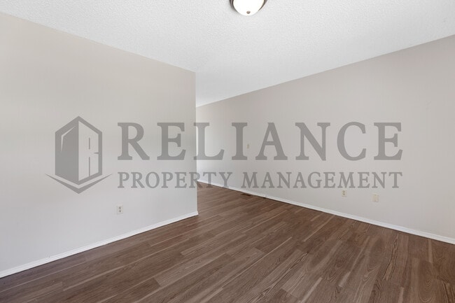 Building Photo - 306 S Twin Pines Ave