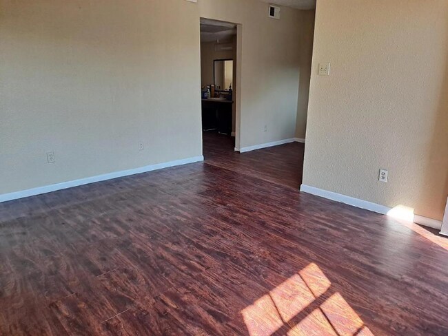 Foto del edificio - 6060 Belarbor St