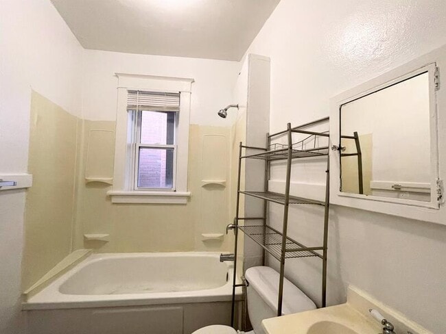 Building Photo - 2751 Pestalozzi St