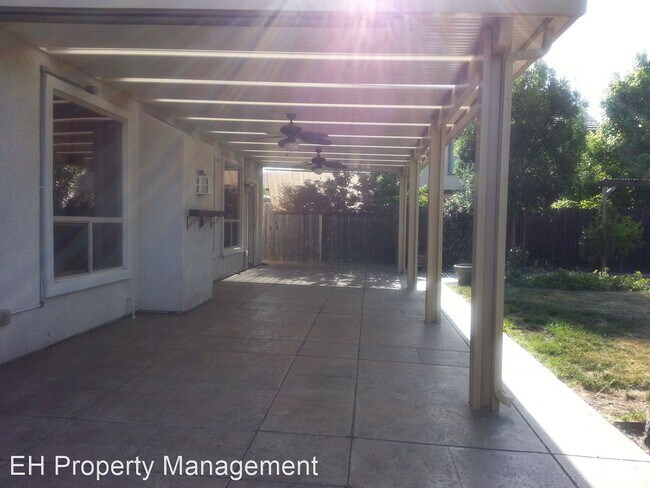Building Photo - 5 br, 3 bath House - 9486 Shadowrock Way
