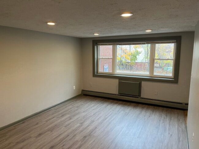 Building Photo - 32 Cook Ave