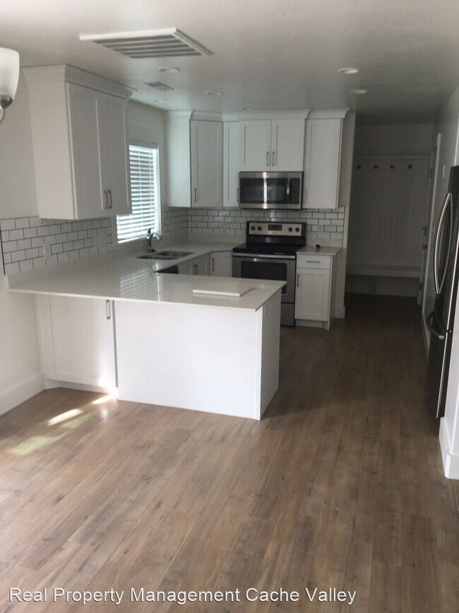 Building Photo - 3 br, 2.5 bath House - 2093 S 1400 W
