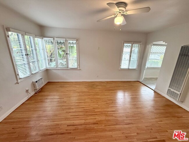 Foto del edificio - 1155 N Genesee Ave