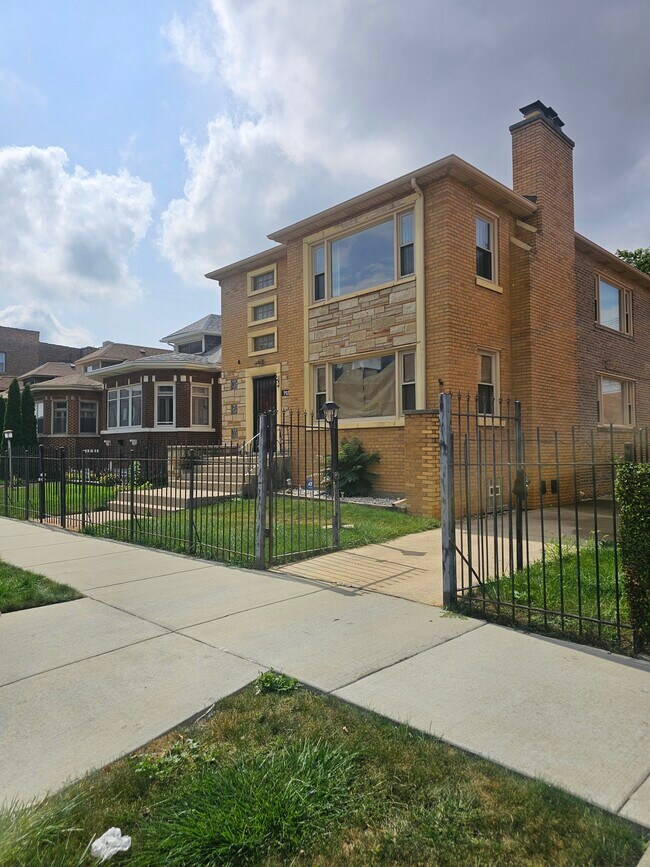 Building Photo - 7920 S Winchester Ave