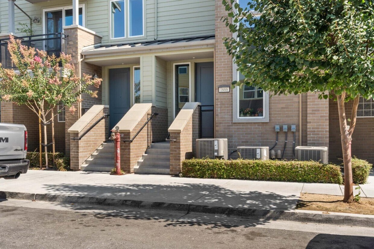 Primary Photo - 1888 Newbury Park Dr