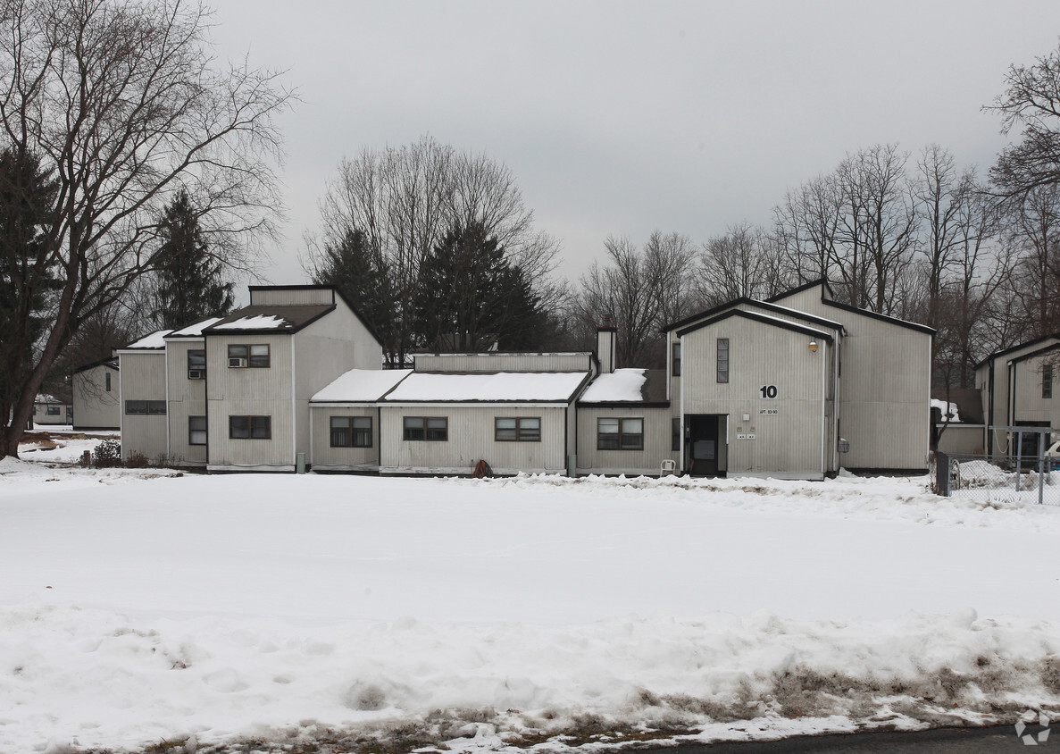 Primary Photo - Seven Greens Apartments