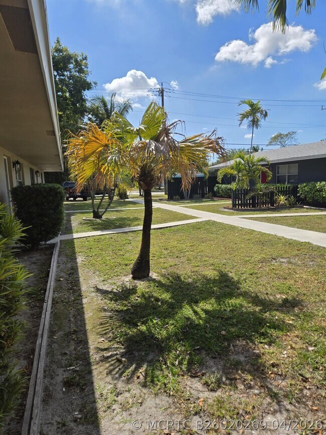 Foto del edificio - 581 NE 34th Ct
