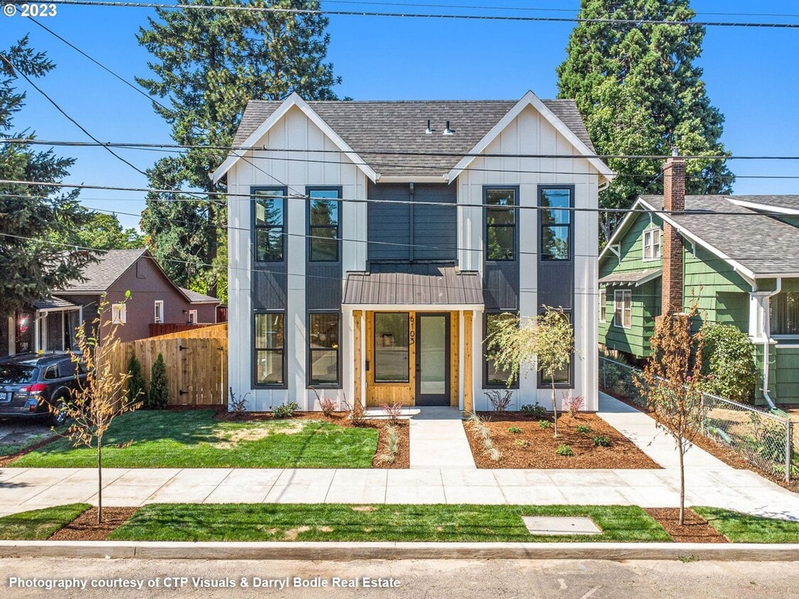 Stunning Modern Condo in Woodstock with Washer/Dryer in-unit, Patio & More - Stunning Modern Condo in Woodstock with Washer/Dryer in-unit, Patio & More