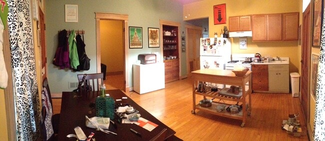 Building Photo - 2558 W Iowa St