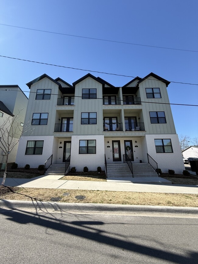 Foto del edificio - 707 Whitham Ave