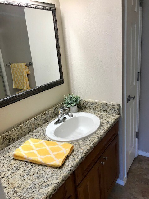 Foto del edificio - Remodeled, Granite Countertops in Kitchen ...