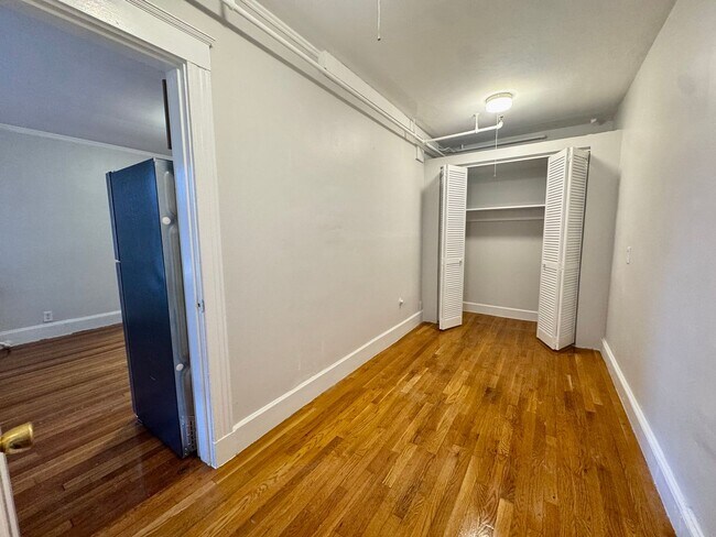 Building Photo - 2-bed Comm & Wash Brighton