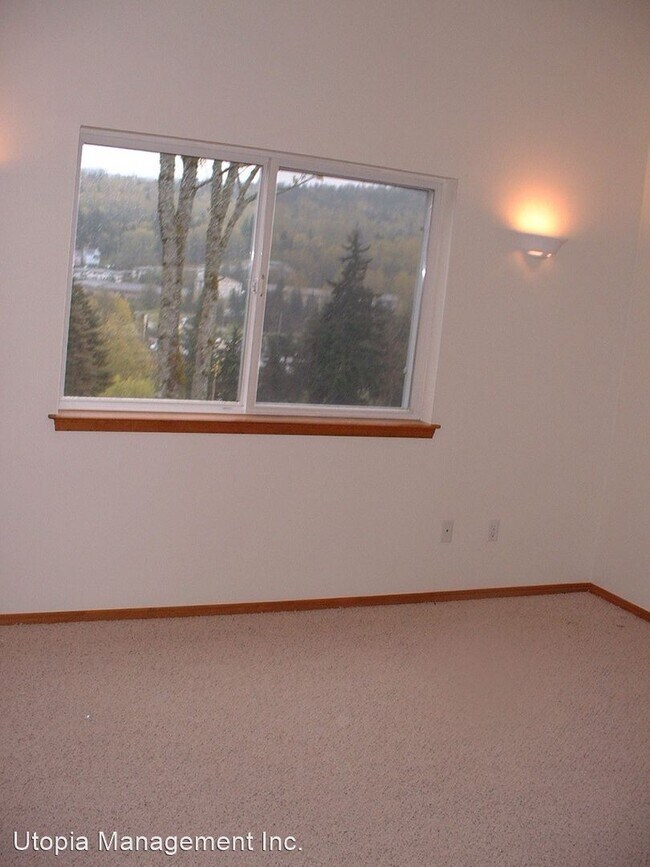 Building Photo - 6 br, 3 bath House - 124 33RD ST.