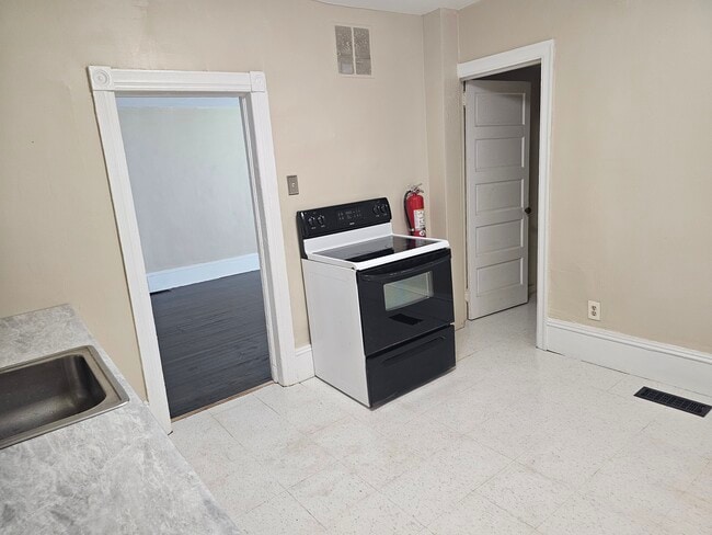 Kitchen - 1165 York Rd