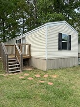 Building Photo - 390 Hidden Oaks Dr