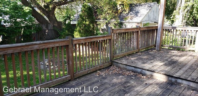 Building Photo - 3 br, 1.5 bath House - 1310 Mann Ave.