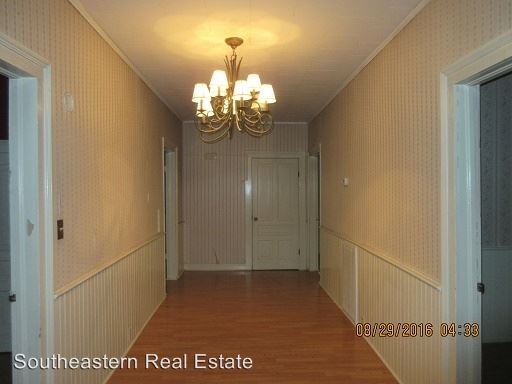 Building Photo - 806 W Roseboro St