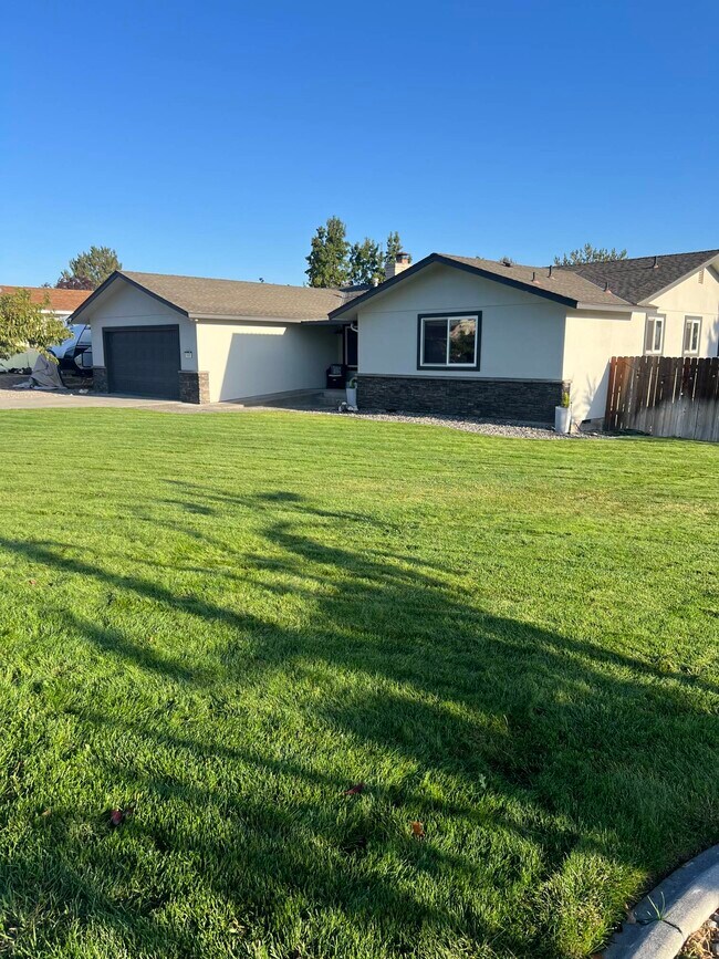 Foto del edificio - 100 Hills W Way