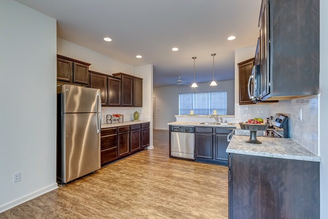 Foto del edificio - The Townhomes at Glasford Square