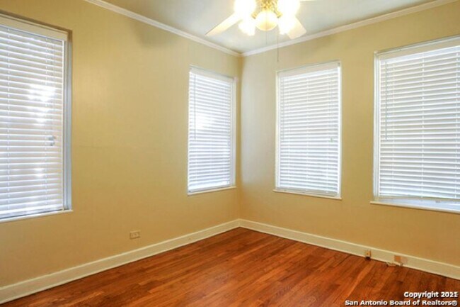 Foto del edificio - 2 Bedroom/1 Bath Alamo Heights Subdivision