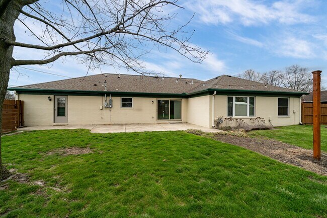 Foto del edificio - 5211 Oakbrooke Dr