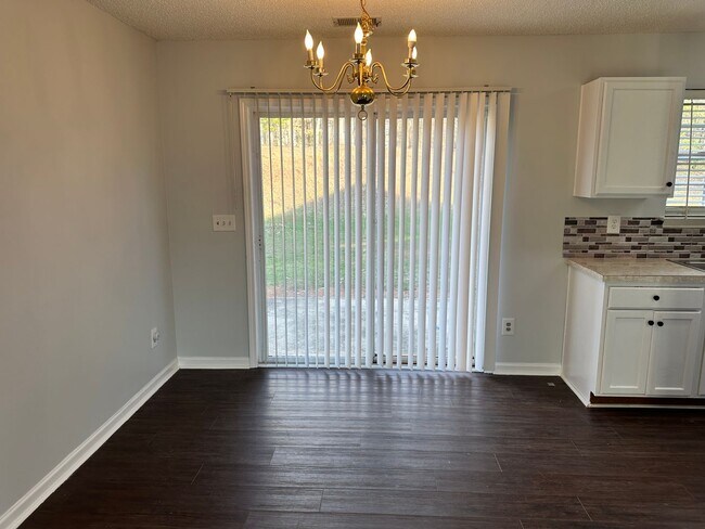 Building Photo - Adorable Three Bedroom Two Bath Home in Wa...