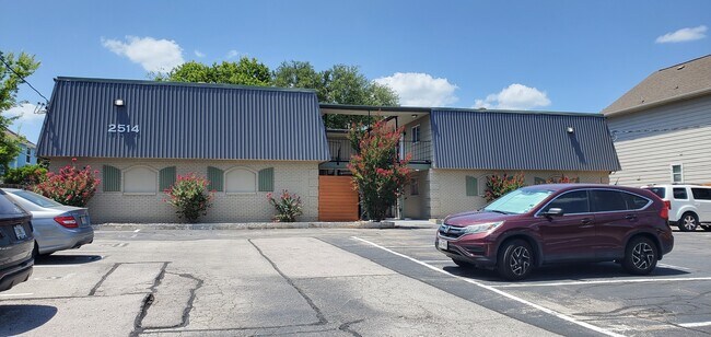 Building Photo - 2514 Thornton Rd