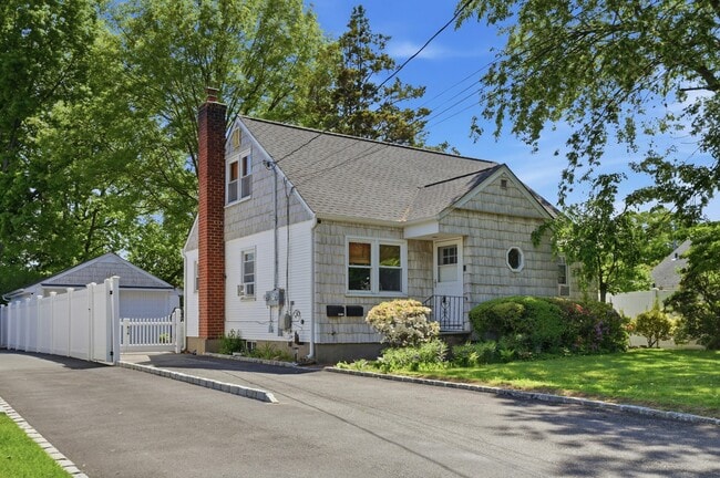 Building Photo - 135 Woolsey Ave