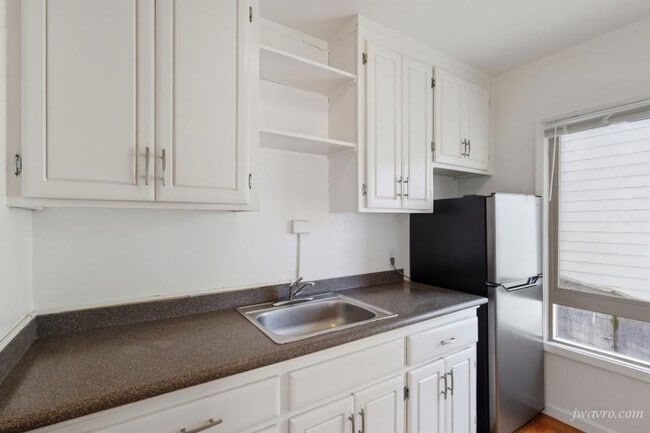 Building Photo - 80 Terra Vista Ave