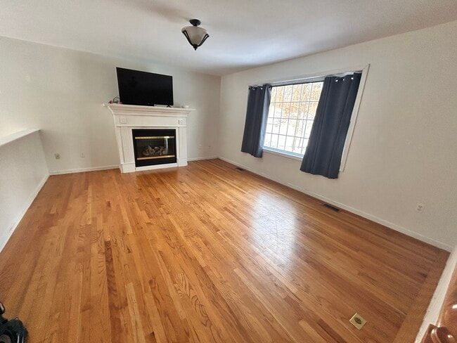 Building Photo - 42 Tavern Rd Building Photo - 42 Tavern Rd