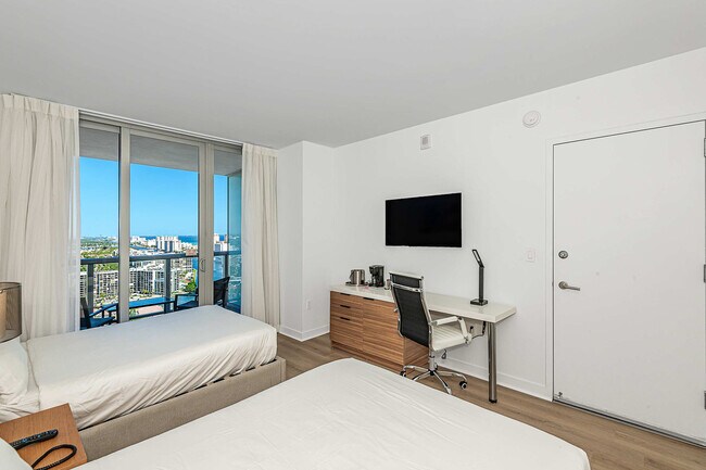 Foto del edificio - 2602 E Hallandale Beach Blvd