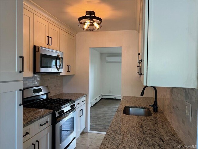 Building Photo - 38 Hampton Ct