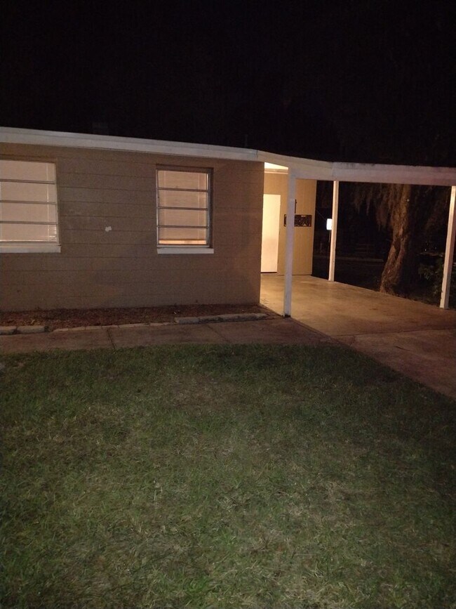 Building Photo - Three Bedroom One Bath Home in  South Lake...
