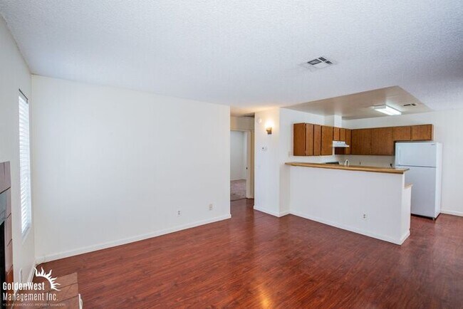 Building Photo - Beautifully Updated 2Bdm 1Ba Unit in a Gated Community