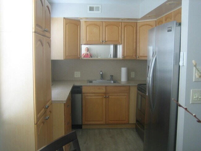 Building Photo - 340 Mansfield Dr