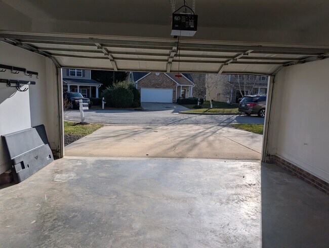 Foto del edificio - 6 Maxim Ct