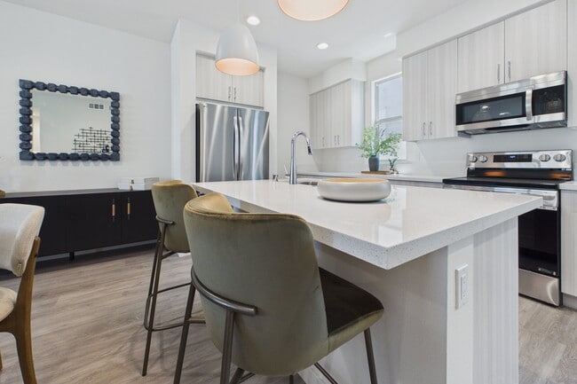 Building Photo - Solaterra Granada Hills