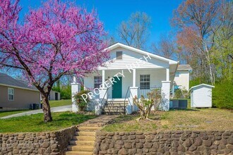 Building Photo - 420 Hedgewood Dr