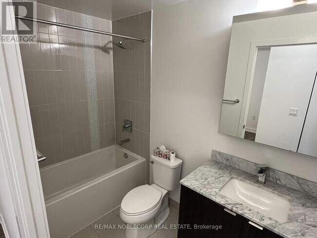 Photo du bâtiment - 100 Eagle Rock Way