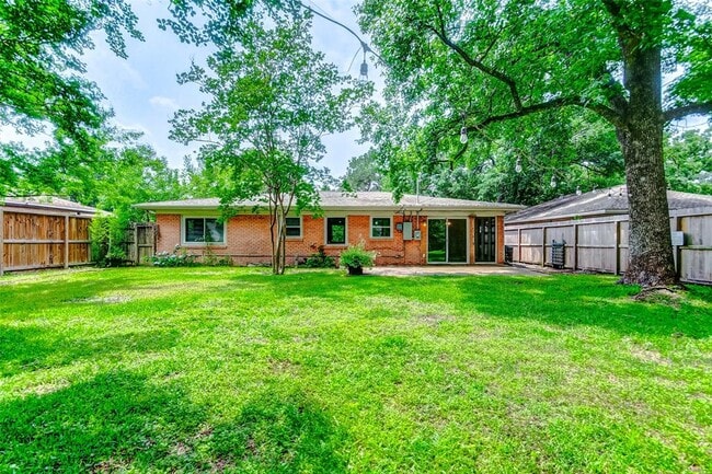Building Photo - 515 Azaleadell Dr