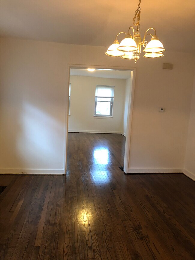 Building Photo - 1243 W 7th St