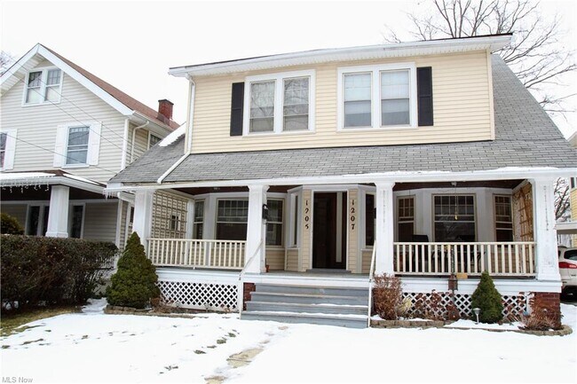 Building Photo - 1205 St Charles Ave