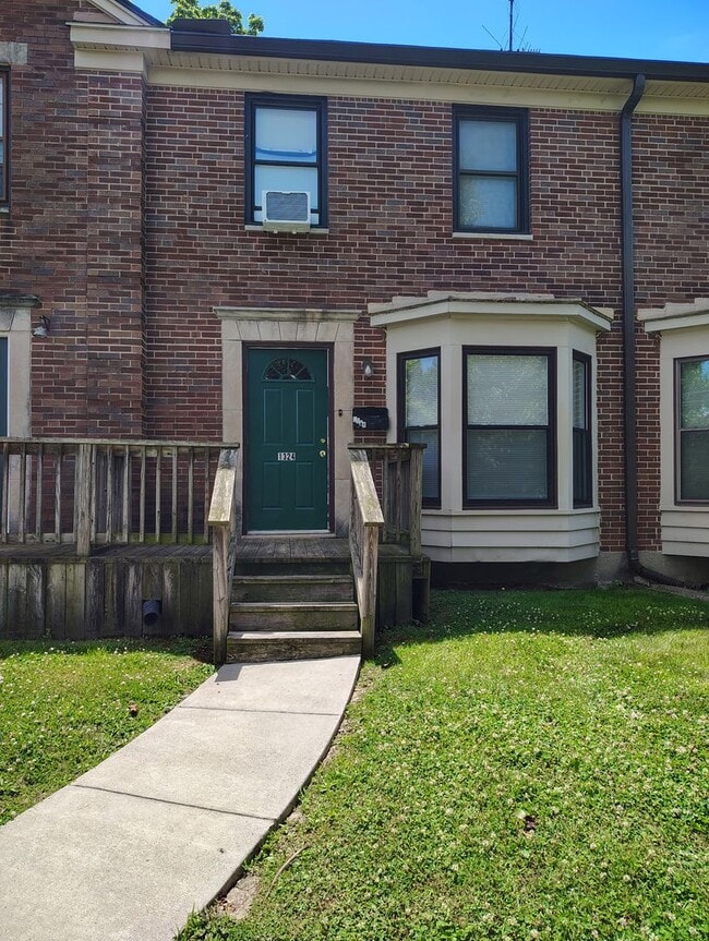 Building Photo - 1324 Huffman Ave