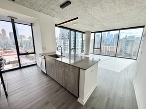 Building Photo - 461 W Chicago Ave