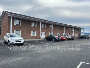 Building Photo - 823 Englewood Rd
