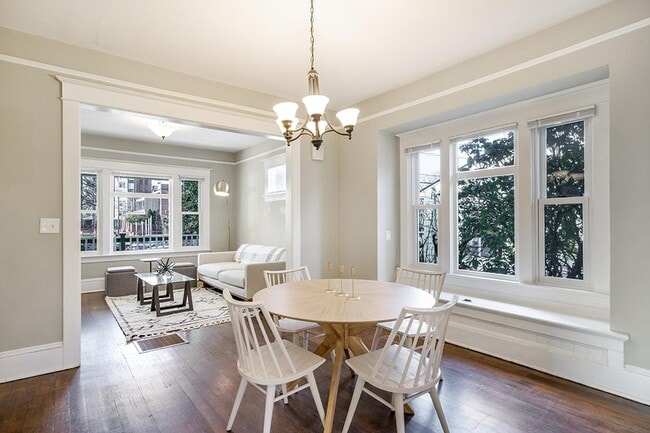 Building Photo - 5324 N Maryland Ave